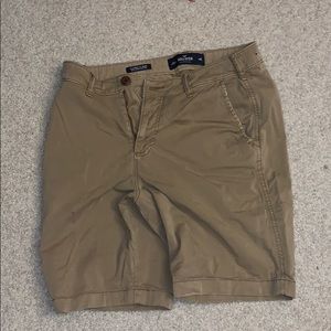 Men’s khaki shorts